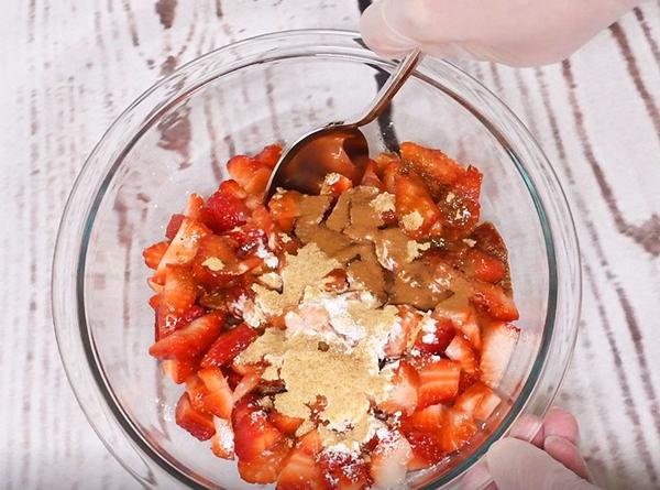 Strawberry Crisp - Step 1